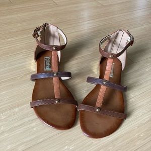 Flat strappy sandals